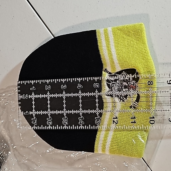 Chicago Wolves Hat Beanie - Black/Lime Green New in package - Picture 4 of 6